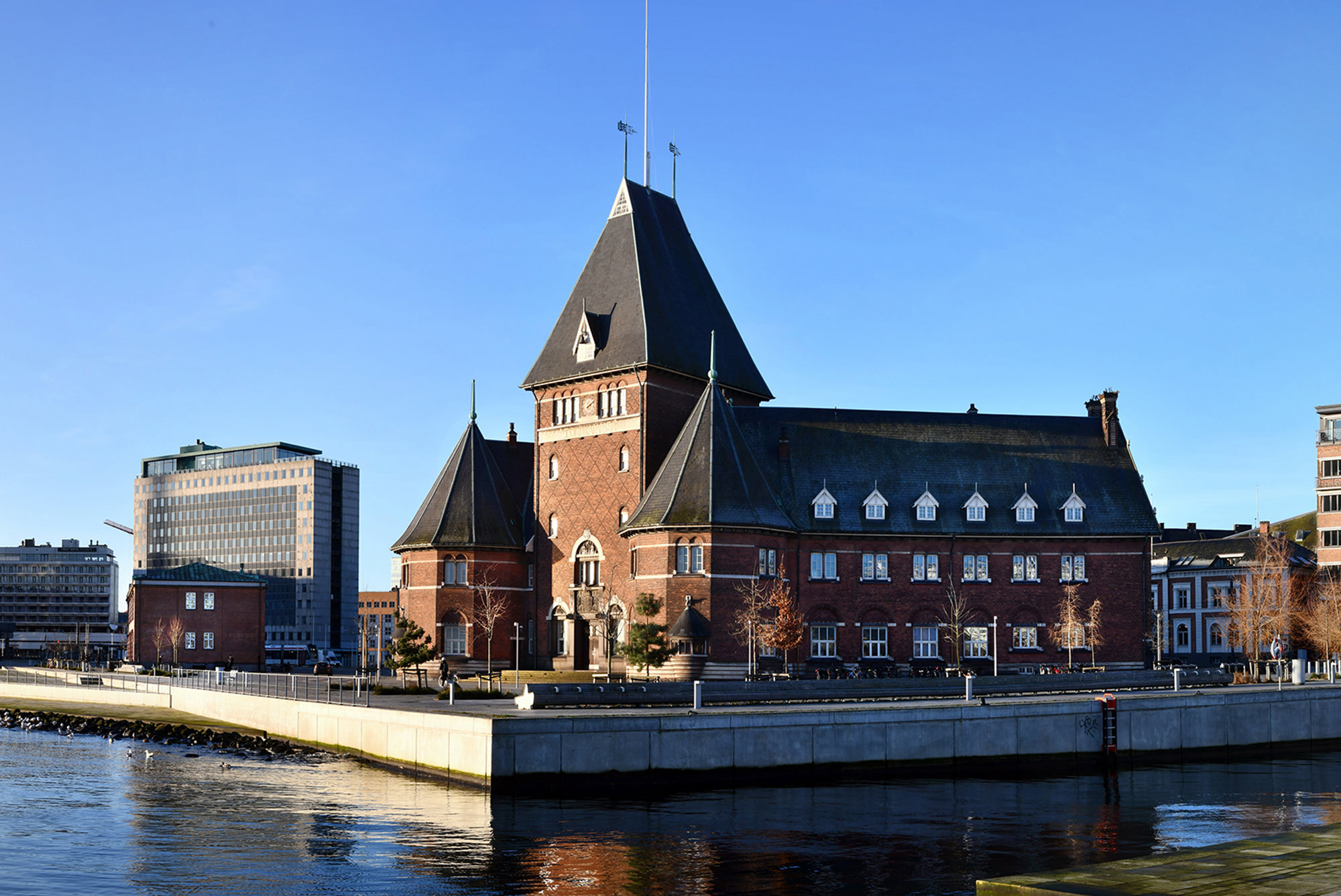 Hack Kampmanns Plads 1-3, 1. th., 8000 Aarhus C