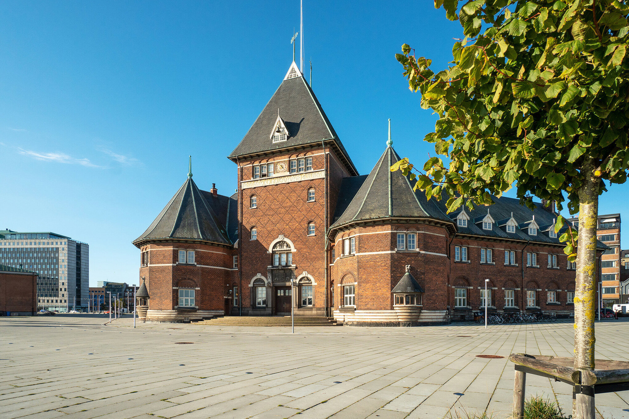 Flot kontorlejemål i det smukke Toldkammer