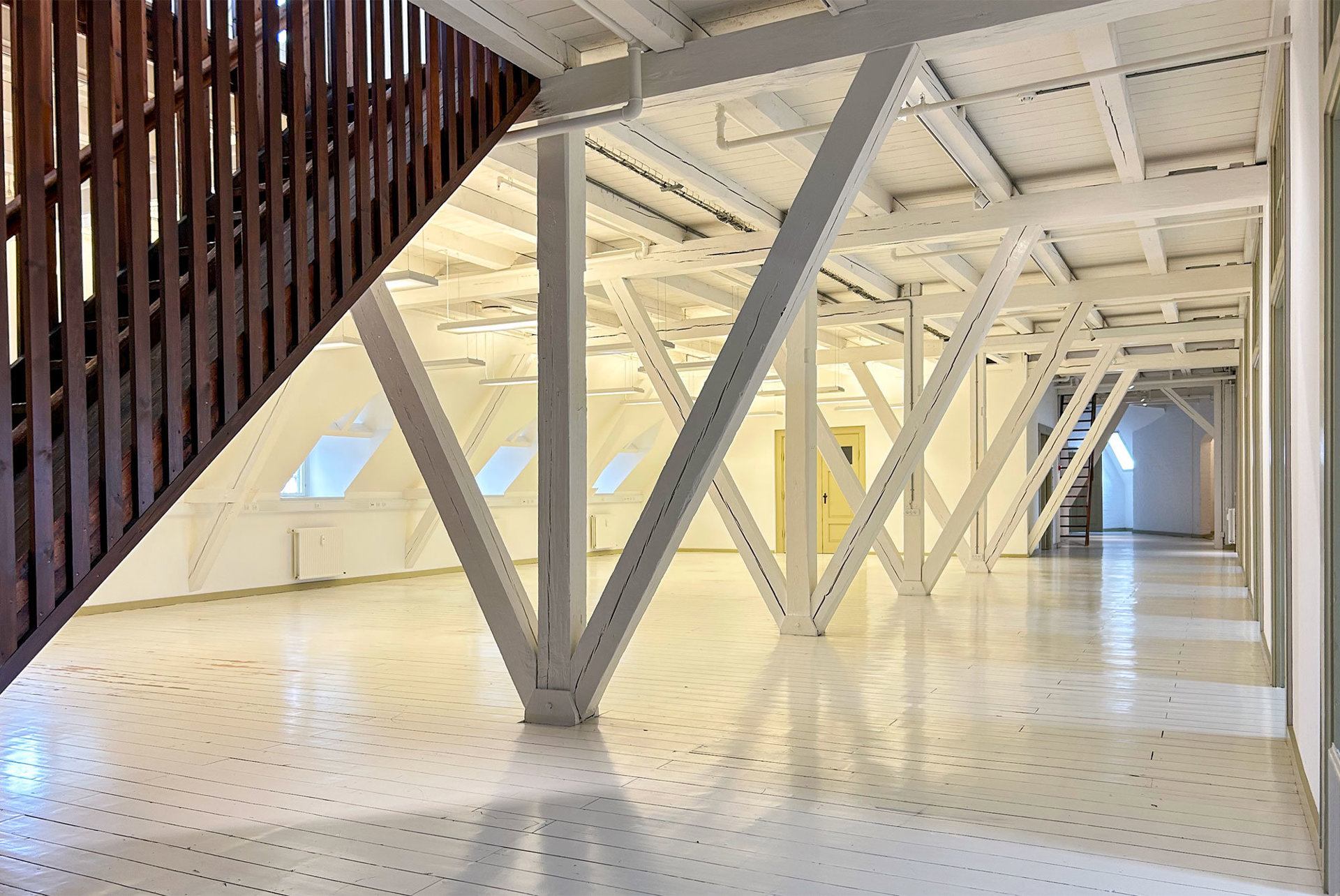 989 m² kontorlejemål i det smukke Toldkammer