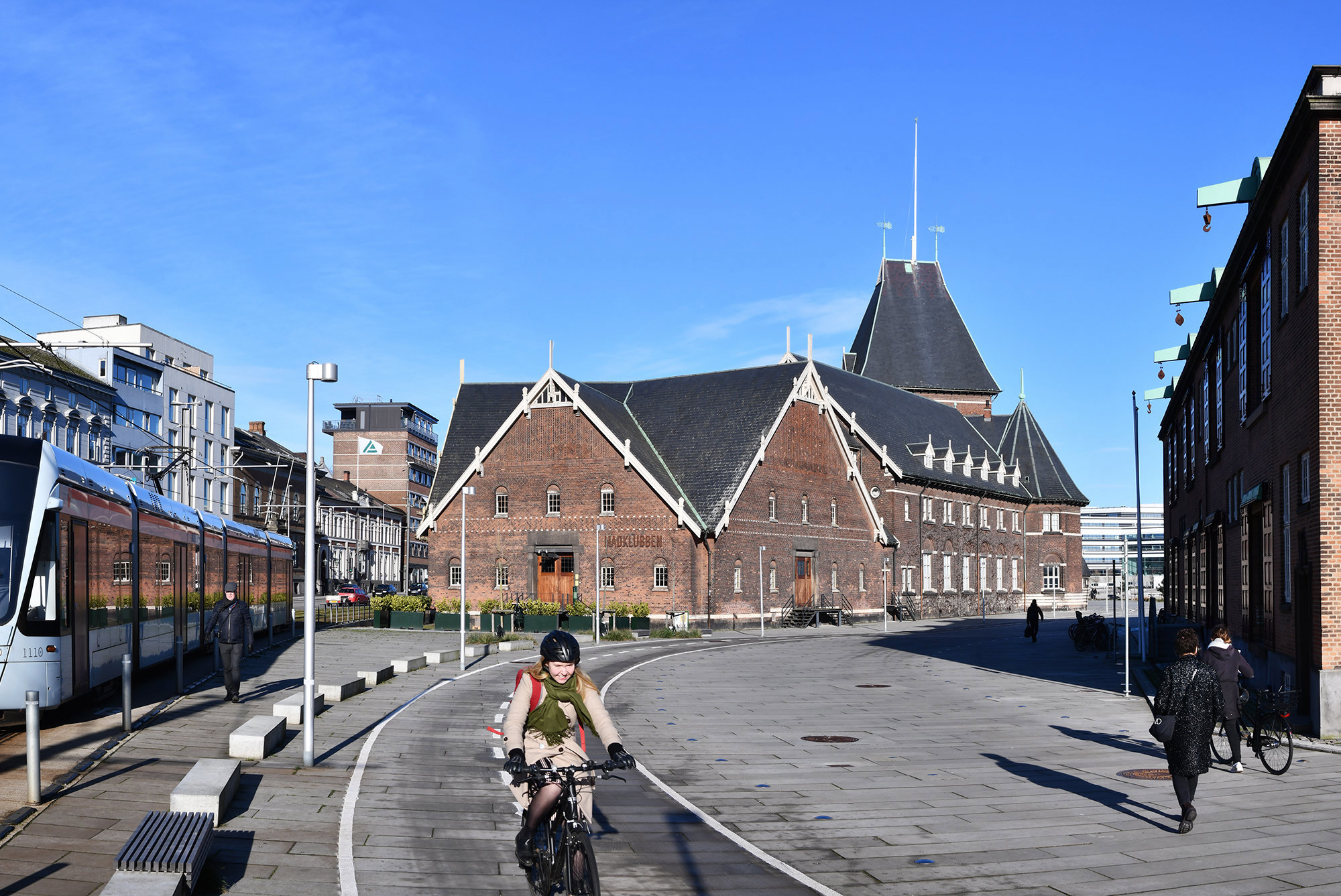 Hack Kampmanns Plads 1-3, 2 th. + 3., 8000 Aarhus C