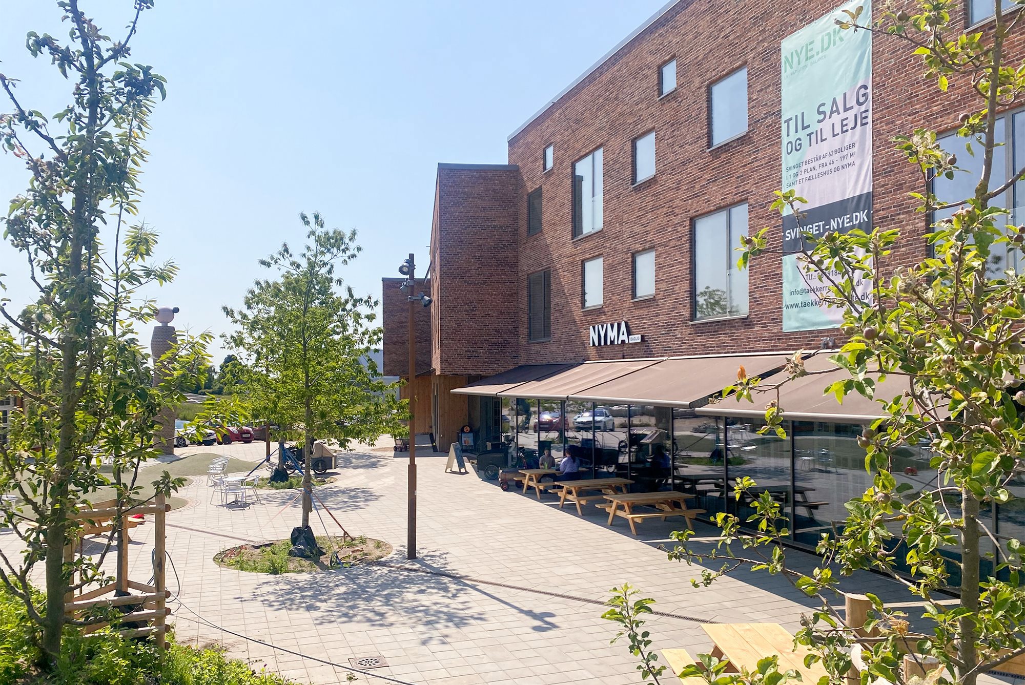 Rummelig bolig med 4 værelser, solrig altan og terrasse