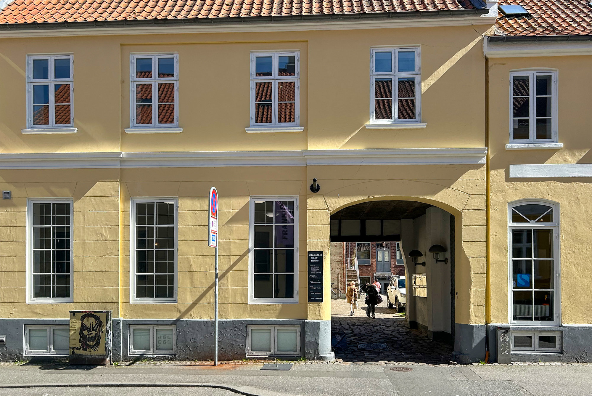 Erhvervslejemål i kælderen i charmerende ejendom